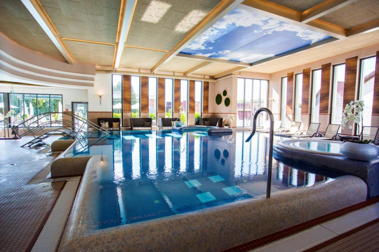 Goebels Schlosshotel "Prinz Von Hessen" 프라이데발트 외부 사진